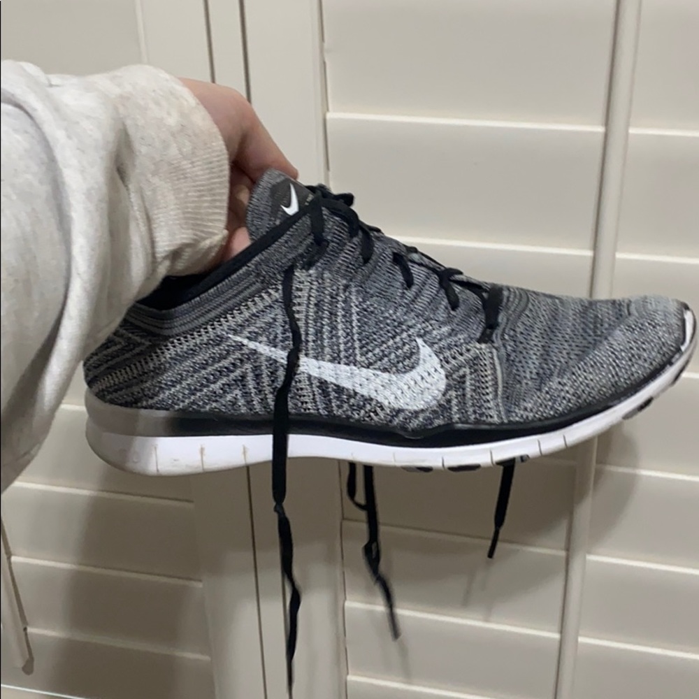 NIKE tennis shoes